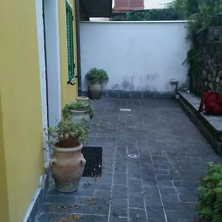 Casetta Gialla Apartment Lierna
